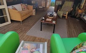 Raglan West Retro Beach Vibe Accommodation