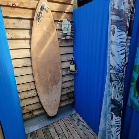 Raglan West Retro Beach Vibe Accommodation Exterior photo