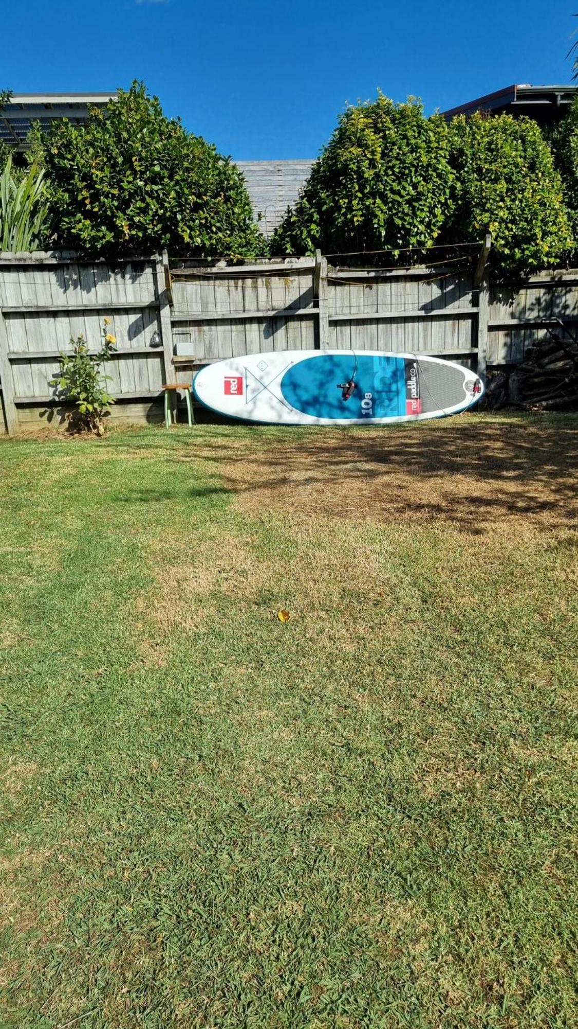 Raglan West Retro Beach Vibe Accommodation Exterior photo