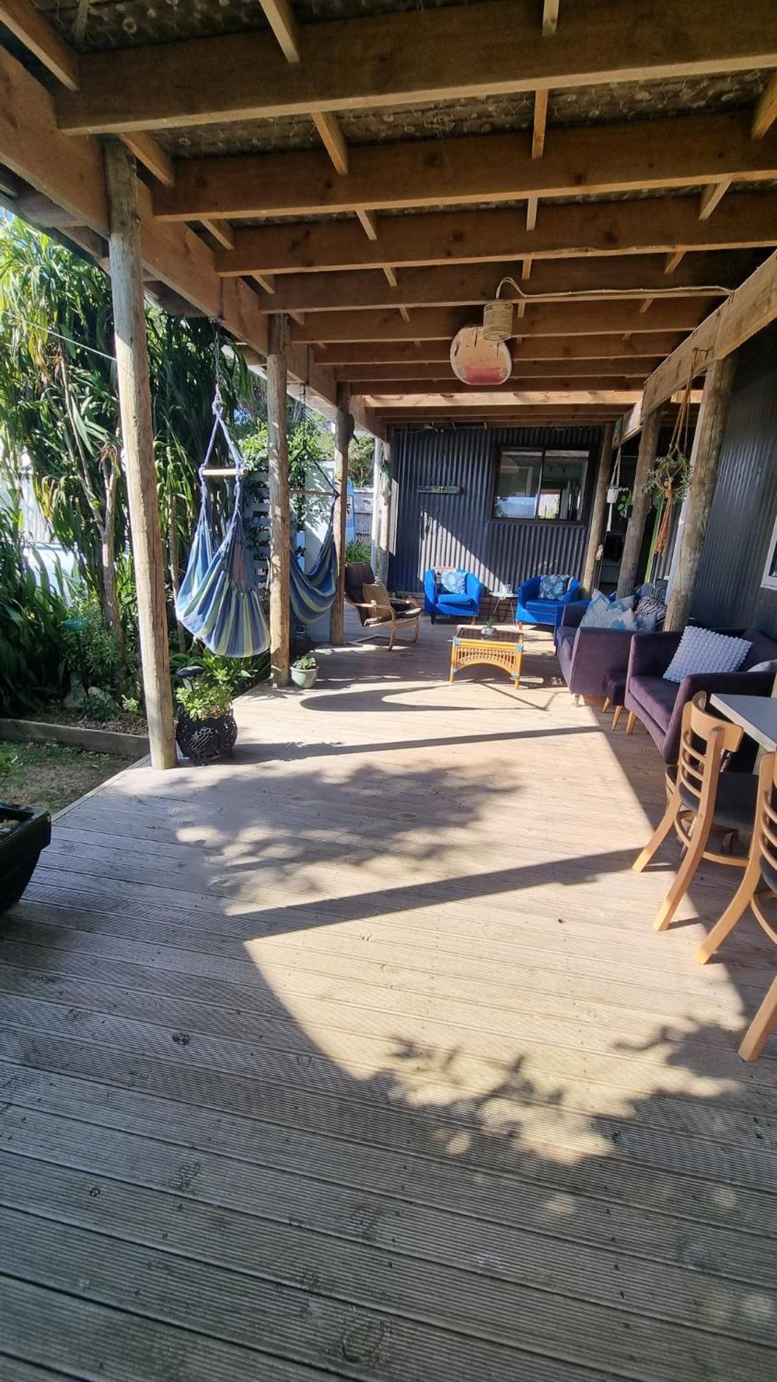 Raglan West Retro Beach Vibe Accommodation Exterior photo