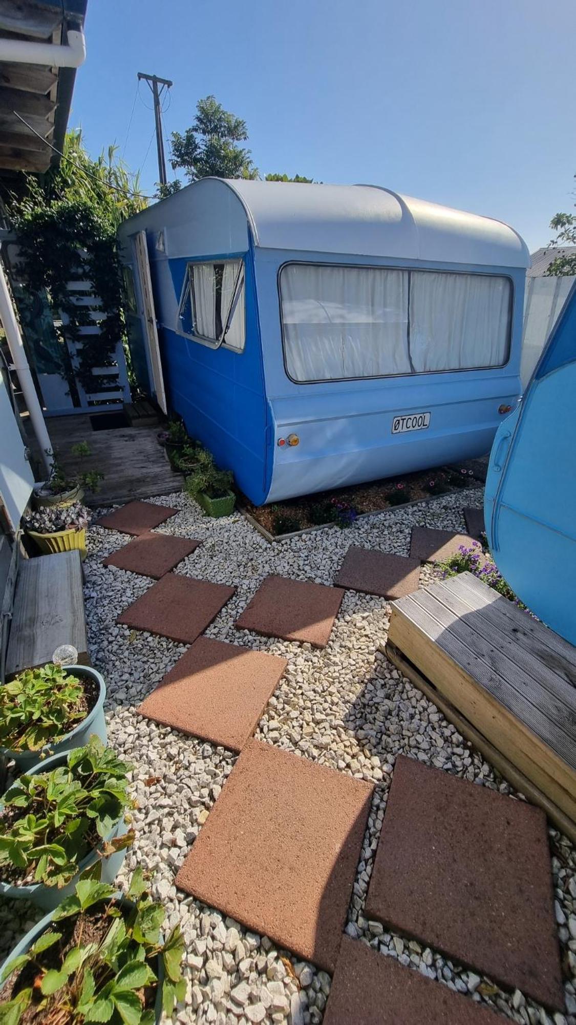 Raglan West Retro Beach Vibe Accommodation Exterior photo